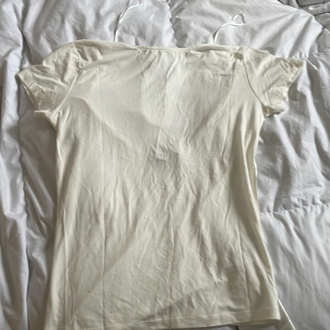 Vit topp med knytband - 92