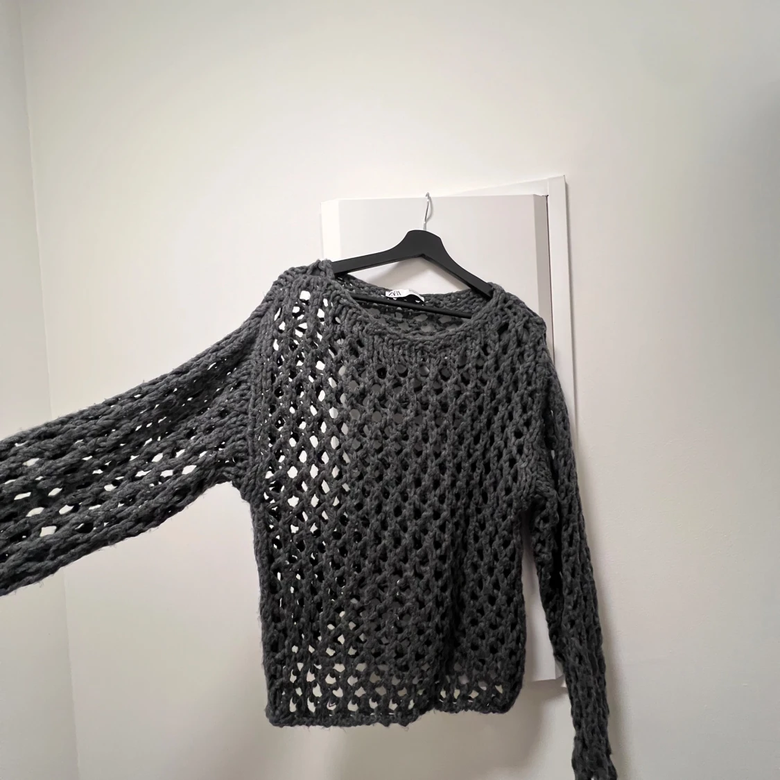 Grå stickad tröja från Zara