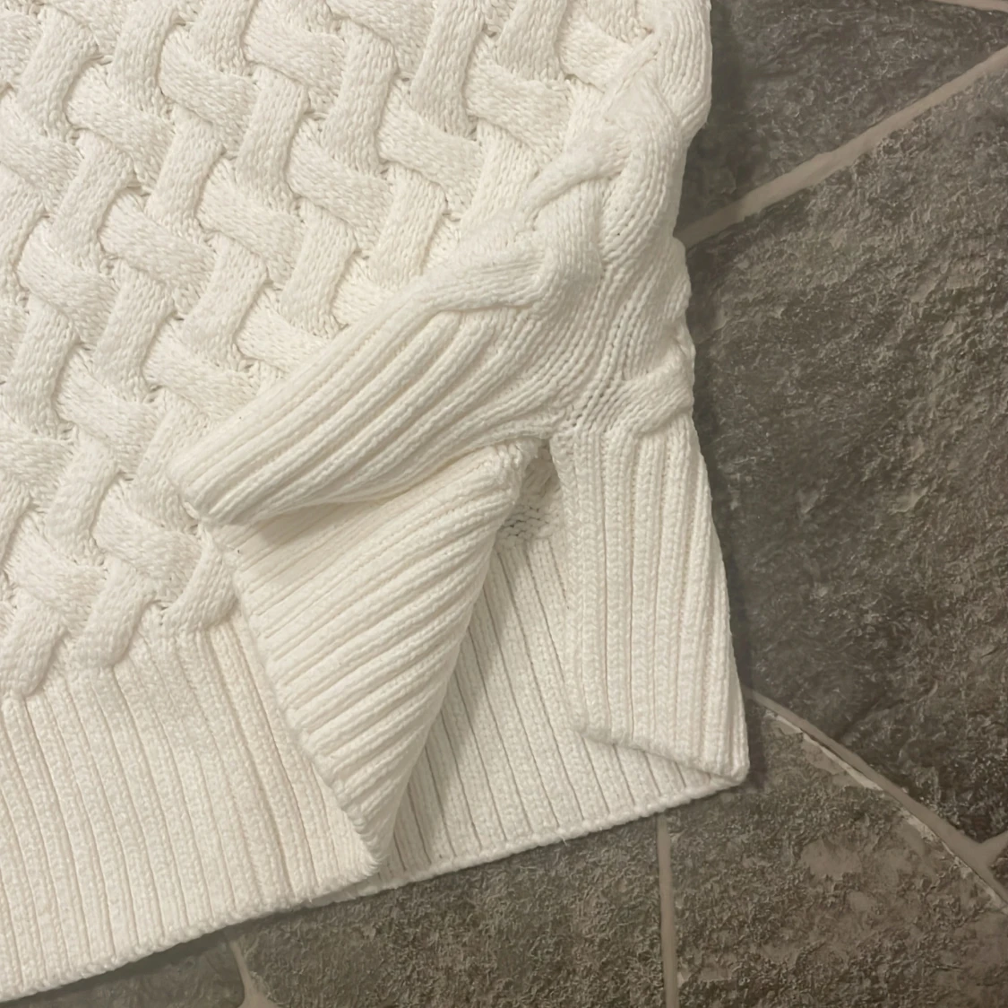Vit stickad tröja - 90