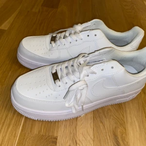 Vita Nike af1 - Helt ny
