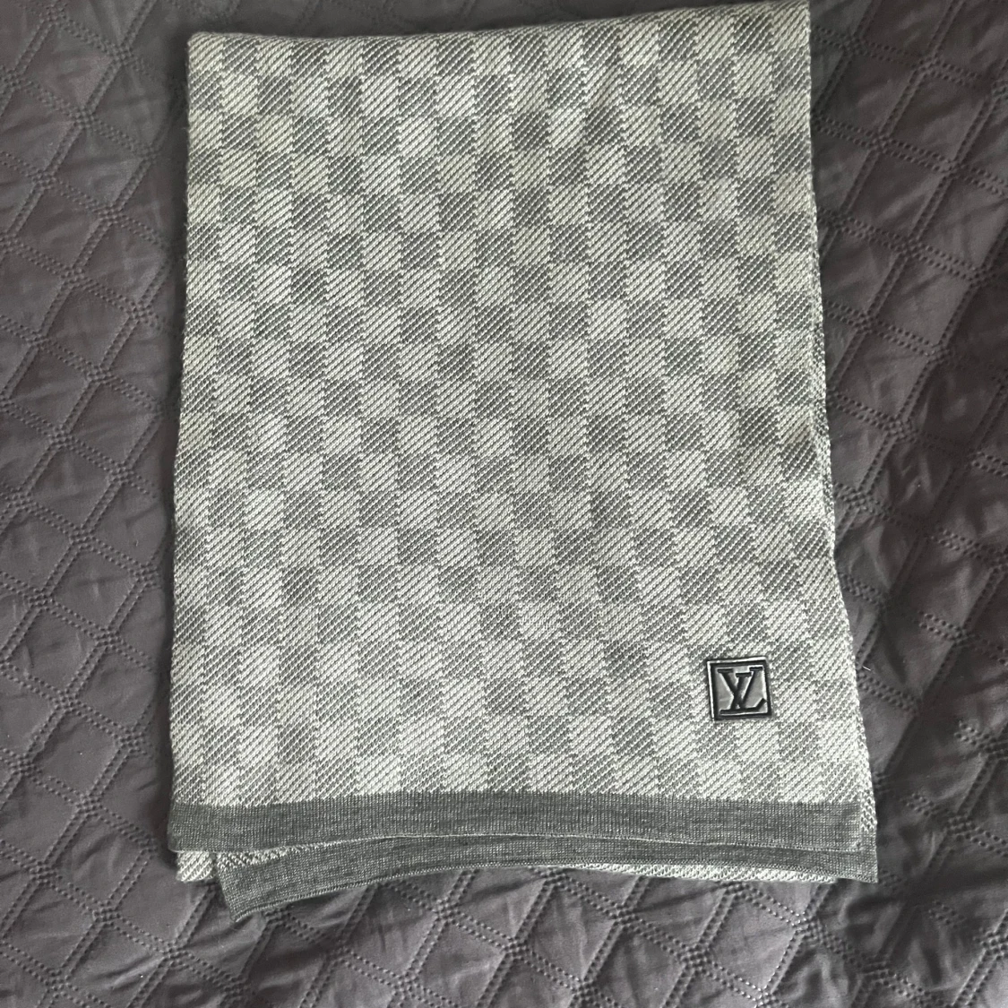 Louise Vuitton Halsduk  - 1