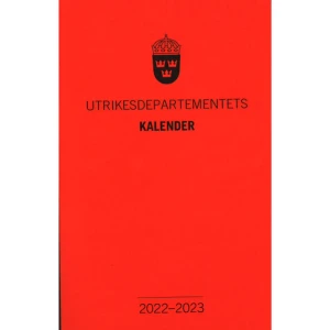 Utrikesdepartementets kalender 2022-2023 (häftad) - Vem gör vad på UD?Uppgifter om personer knutna till Utrikesdepartementet, Utrikesnämnden och utrikesrepresentationen samt register över ambassader, delegationer och konsulat.Förteckningen innehåller också uppgifter om Sveriges delegationer och representation vid FN, EU och ett tjugotal andra internationella organ. Ett ortregister och ett personregister underlättar sökningen.     Format Häftad   Omfång 359 sidor   Språk Svenska   Förlag Norstedts Juridik   Utgivningsdatum 2022-12-19   ISBN 9789198657418  