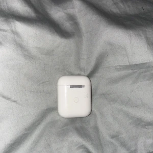AirPods  - Ett oanvänt AirPods skal för den gamla modellen pris kan diskuteras vid snabb affär! 