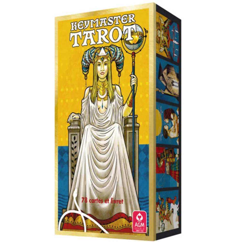 Suivez le KEYMASTER et regardez derrière les portes fermées de la maison mystérieuse! Ces cartes de tarot uniques de Lorenzo Gaggiotti vous conduisent dans les espaces les plus profondes de votre âme, vers les désirs cachés et votre savoir inconscient. Le Keymaster Tarot relie le classique Tarot de Marseille et le célèbre Tarot de A. E. Waite. Les images sensationnelles des Arcanes Majeurs sont pleines d’esthétique, de puissance et de modernité, les cartes des Arcanes Mineurs montrent les symboles des cartes à jouer classiques. Livre d’instruction détaillé de Lilo. Böcker.