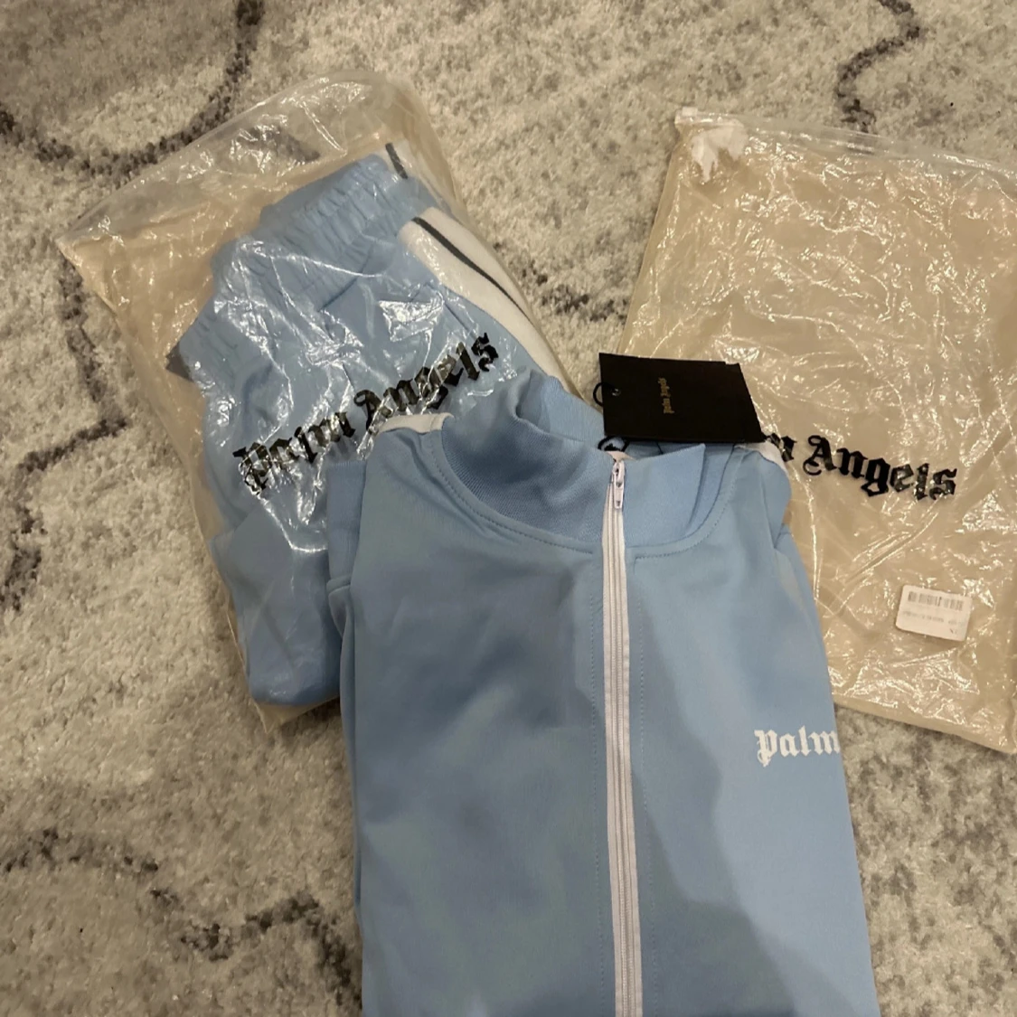 Ljusblå träningsdress från Palm Angels