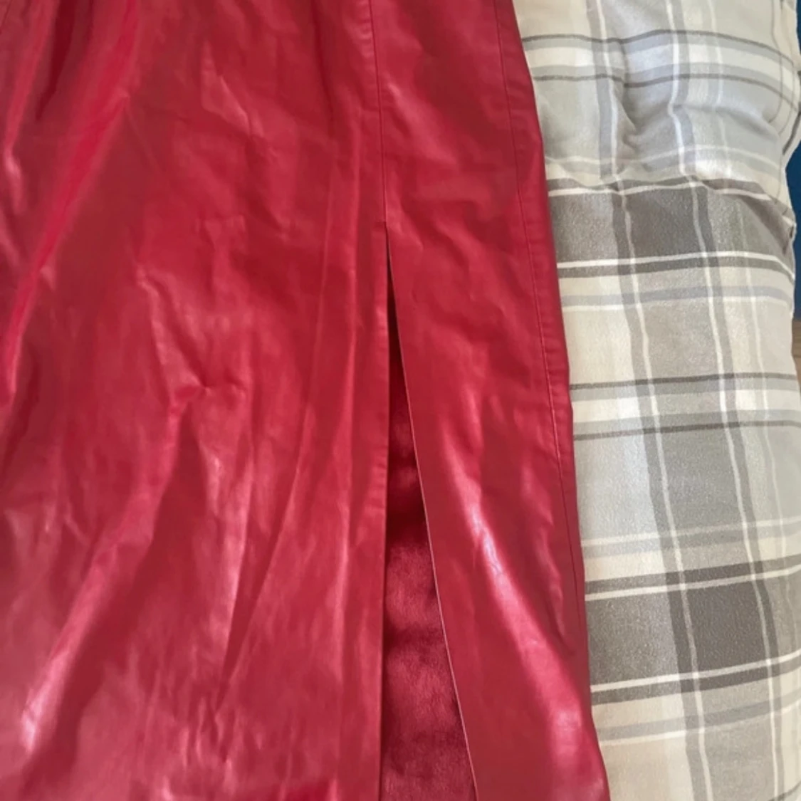 Röd klänning med slits - 92