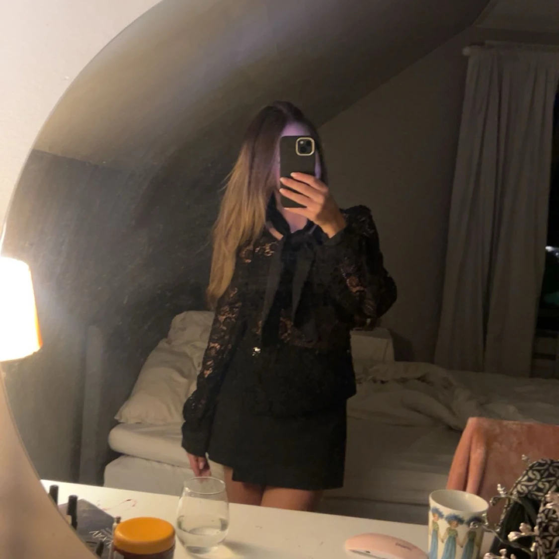 Svart spetstopp med rosett - 90