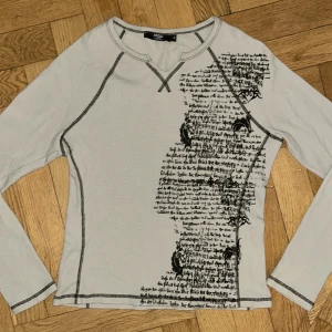 Jaded London Tee - Passform: croppad till midjan. Nypris: ~800kr