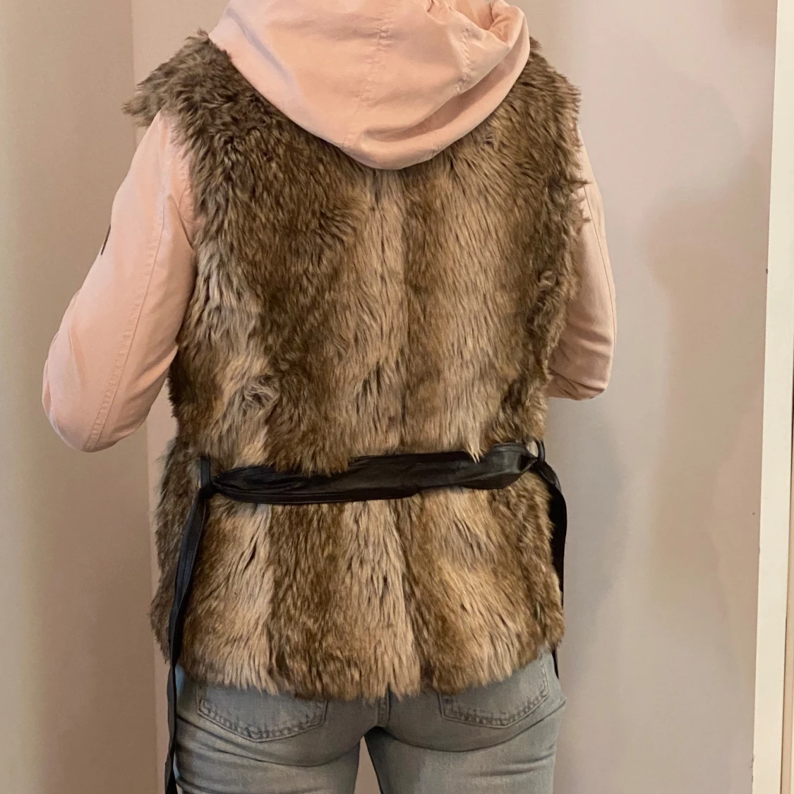 Brun pälsväst från Livelo - 91