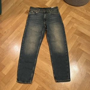 Sweet sktbs jeans - Sweet sktbs jeans i cool tvätt. Kommer tyvärr inte till andvänding för att dom är för små, skriv om ni har några frågor eller vill veta något annat. Jag är öppen för prisförslag 🤫🧏