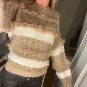 tröja - säljer denna super fina tröja!! helt oanvänd med prislapp kvar från Vila💕