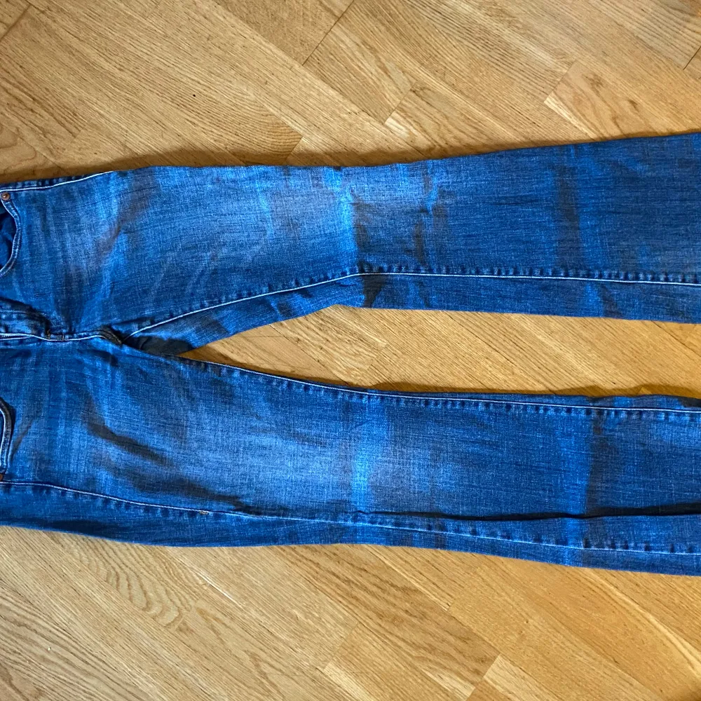 Diesel jeans använda tre gånger men har lite fransning på byxkanten.  passar dig som är xs och s. Jeans & Byxor.