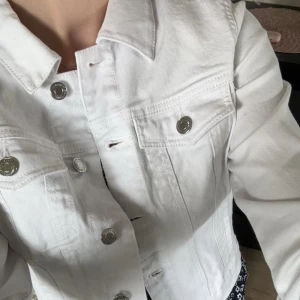 Vero Moda  - Aldrig använd jacka som passar XS-S 🤍