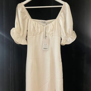 studentklänning  - Super fin och oanvänd 