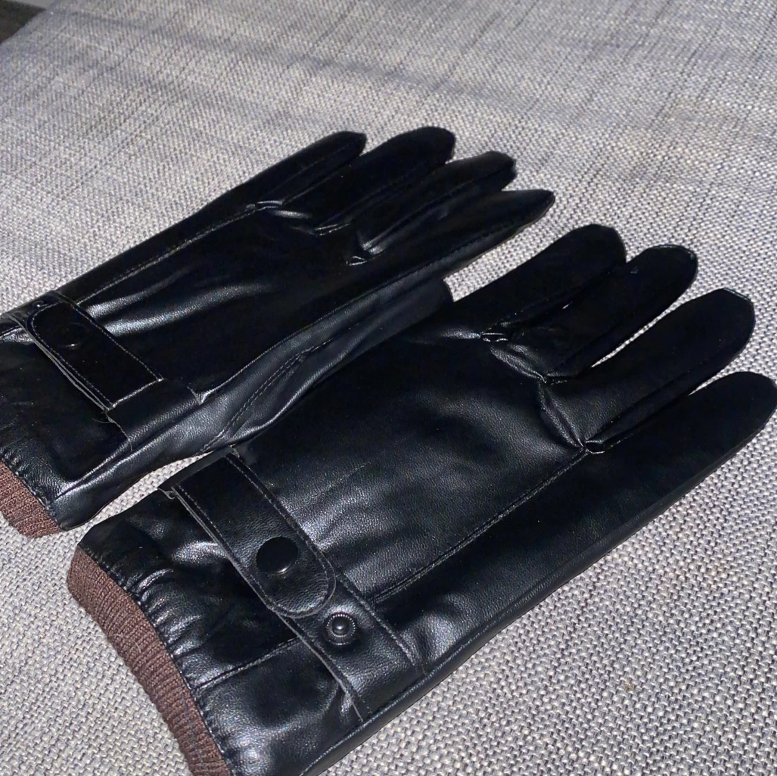 Svarta läderhandskar