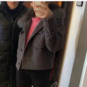Meotine jacka  - Säljer nu min fina meotine jacka då den inte kommer till användning längre. Fint skick! Skriv gärna dm för fler bilder. Pris kan diskuteras
