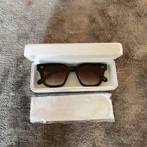 Chimi - Säljer dessa stilrena Chimi 004. (Dom äldre 04) i färgen berry/svart