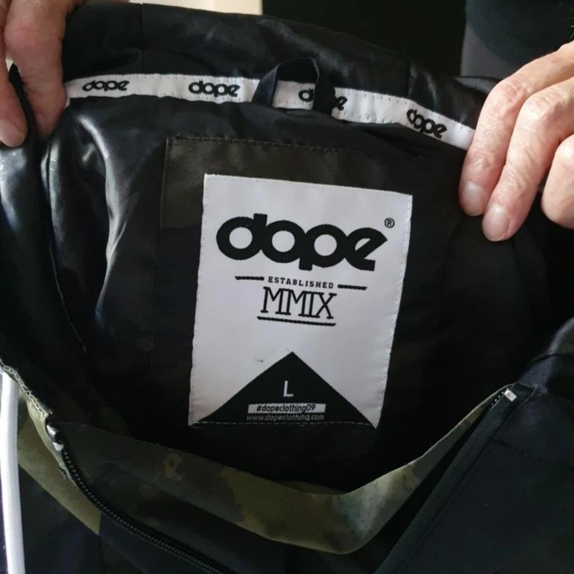 Camouflage vindjacka från Dope - 90