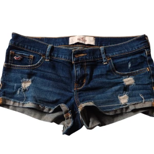 Hollister shorts - Snygga korta shorts, riktigt sköna en sommardag.