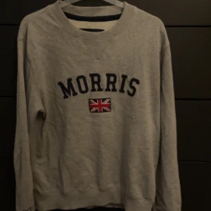 Morris tröja  - Säljer nu min Morris tröja som inte kommit i användning. Mycket fint skick, inga defekter, nästan ny. Kom gärna med frågor elr funderingar!!