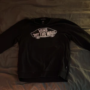 Vans långarmad XS/S - Säljer Vans tröja helt okej skick storlek S/XS