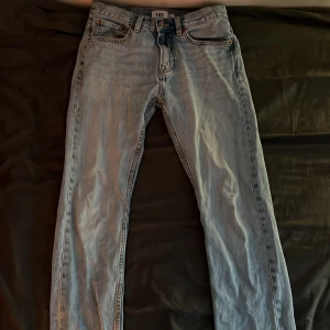 Ljusblå jeans - Storlek W:28 L:32, bra skick