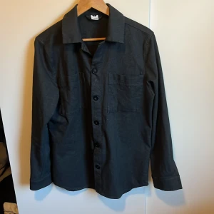 Overshirt - Skön overshirt storlek S. Använd fåtal gånger. Väldigt bra skick.