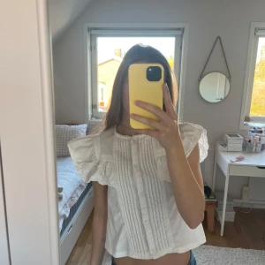 Zara blus - Säljer denna jätte fina och gulliga zara blus! Storlek 11-12 ( 146-152 ) 