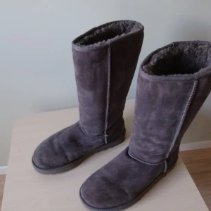 UGGs strl 41 - Mycket bra skick,  använda bara 2-3 gånger 