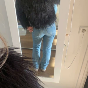 Weekday jeans - Så snygga jeans från weekday i modellen arrow💞 Väldigt bra skick då de är sparsamt använda❤️‍🔥 