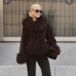 Moa Mattsson x NA-KD jacka - Säljer denna eftertraktade Moa Mattsson x NA-KD jackan i storlek 36, helt ny oanvänd med lappar. Säljer då jag köpt i två storlekar 🤗