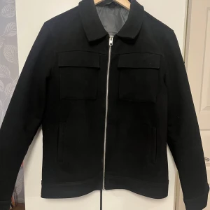 Herrjacka Jack and Jones - Fin höstjacka från Jack and Jones, knappt använd.   Storlek S