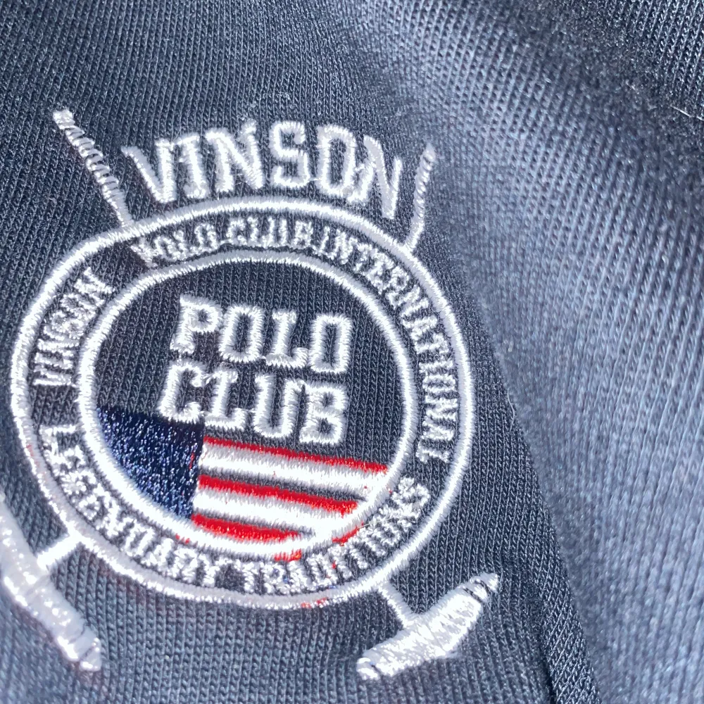 En riktig fräsch polo club tröja, andvänd 1-2 gånger för den för för liten för mig. Nypris 799kr. Hoodies.