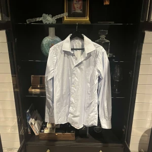 ETON SKORTA - Tjenare! Säljer nu denna feta skjortan👍 | skick: 9/10 | nypris: 1500 | modell: slim| pris kan diskuteras | Tveka inte på att höra av dig vid ytterligare frågor samt fler/bättre bilder!☺️