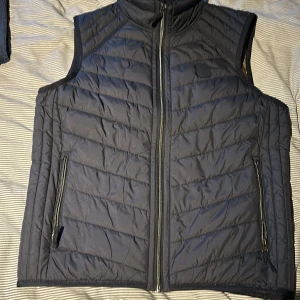 S. Oliver väst - Säljer S.Oliver väst  Storlek L 