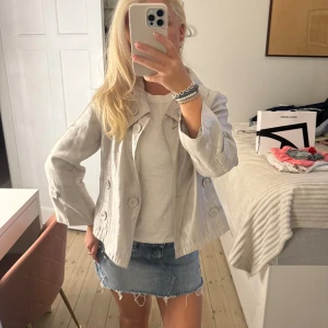 As cool kappa - As cool kappa i glänsande material