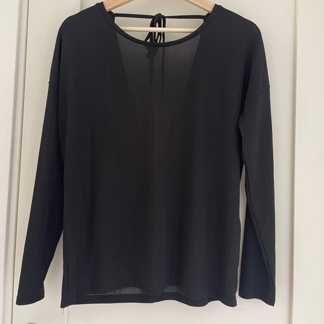 Svart långärmad topp från Jacqueline de Yong