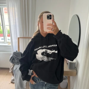 Brandy Melville hoodie - Säljer denna mysiga oversized hoodien från brandy Melville<3