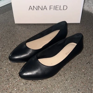 Ballerina skor  - Svarta ballerina skor från Anna Field. Använda en gång , de är i toppskick 🤩