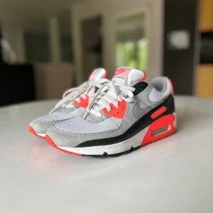 Air Max 90 OG ”Infrared” 42,5 - Air Max 90 OG ”Infrared” från 2020 Kan fraktas på köparens bekostnad eller upphämtas i Västerås.