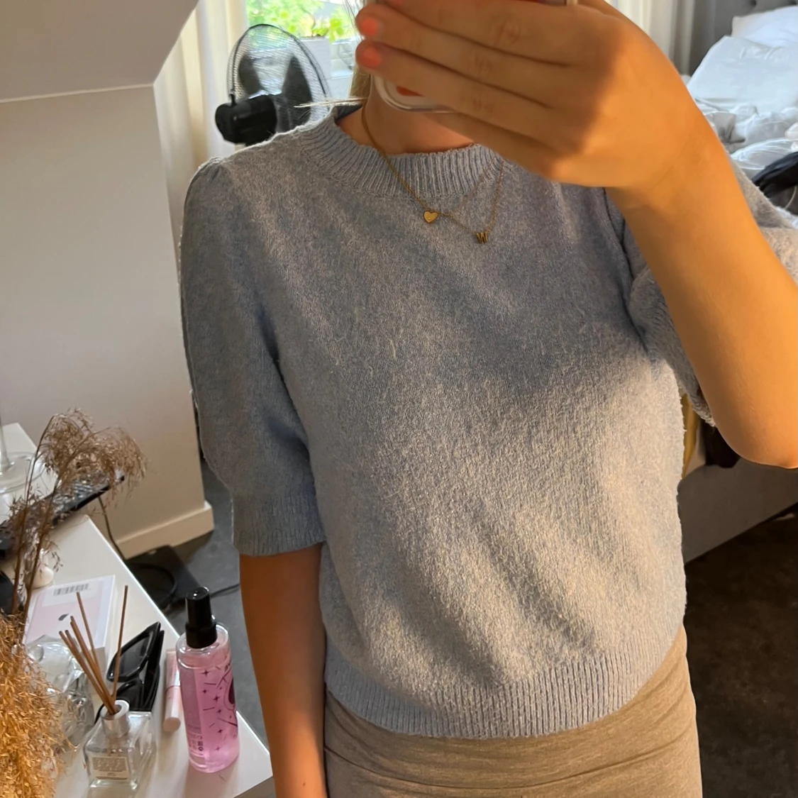 Stickad tshirt med puffärmar 