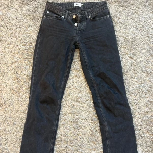 Jeans - säljer mina fina fina jeans som jag älskar så men tyvärr har de blivit försmå för mig 😫