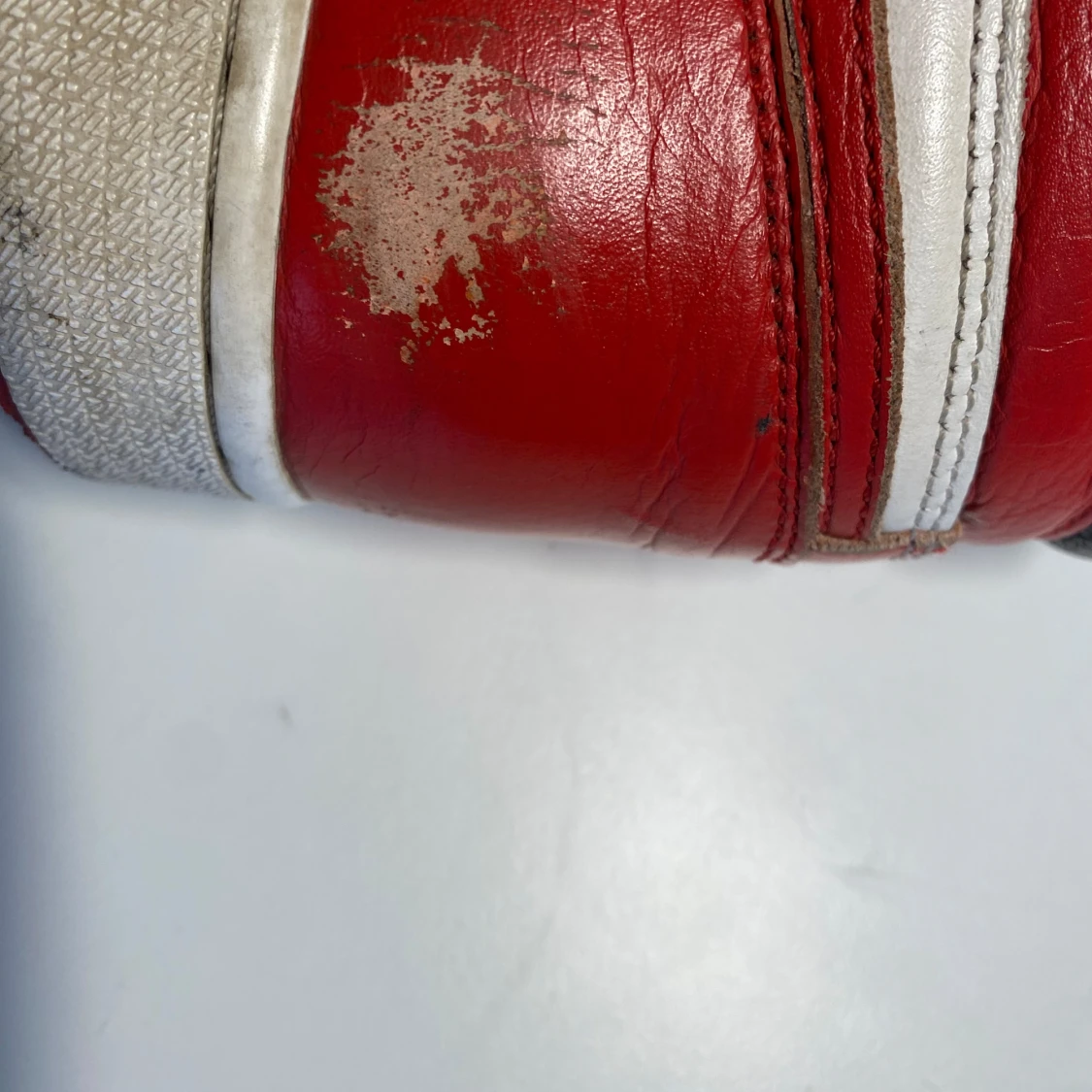 Nike Air Jordans i rött och vitt - 93