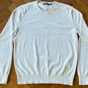 Ralph lauren tröja - Säljer en helt ny Ralph lauren tröja . Storlek S . Tveka inte om frågor