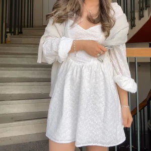 Klänning  - Vit klänning ifrån NAKD❤️ den har även öppen rygg , skriv för fler bilder 