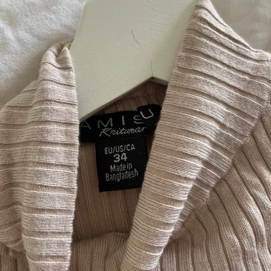 Beige ribbad klänning från Amisu - 90