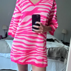 Klänning - Fin klänning ifrån zara i zebra mönster