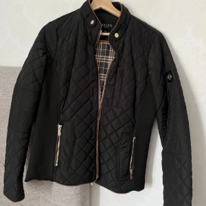 Hollies jacka - Helt oanvänd Hollies Jacka som jag fick i present