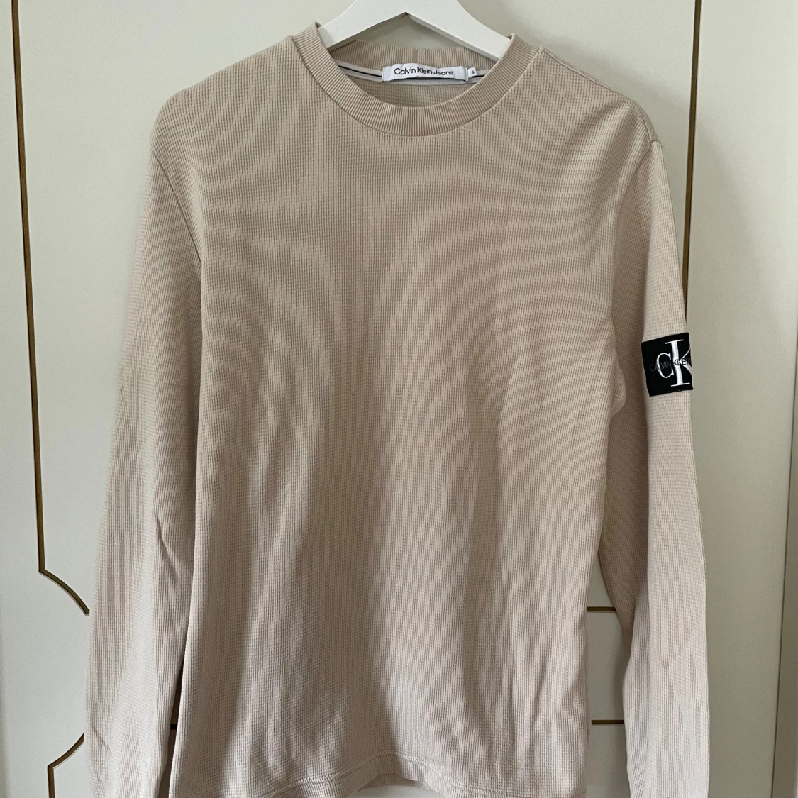 Beige långärmad tröja från Calvin Klein