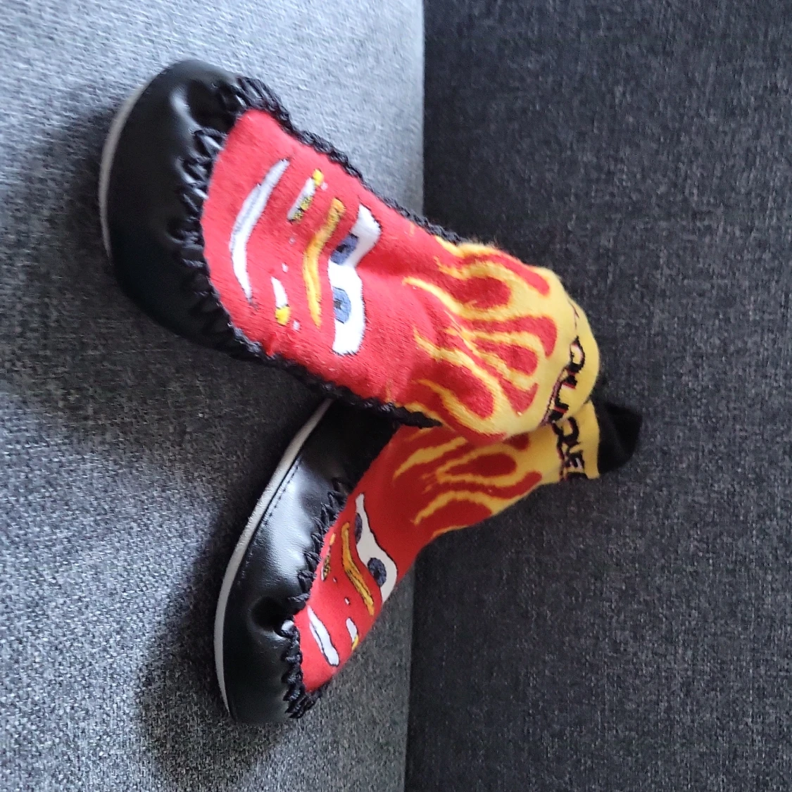 Prime collection + lotion/glidmedel + 6x kinderäggs leksaker + lightning mcqueen strumpor med sula